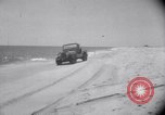Standbild Sand-hobeln auf Long Island beach Long Island New York USA, 1951, aus Sekunde 31 historischem Filmmaterial Videoclip 65675025746