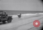 Standbild Sand-hobeln auf Long Island beach Long Island New York USA, 1951, aus Sekunde 32 historischem Filmmaterial Videoclip 65675025746
