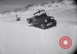 Standbild Sand-hobeln auf Long Island beach Long Island New York USA, 1951, aus Sekunde 36 historischem Filmmaterial Videoclip 65675025746
