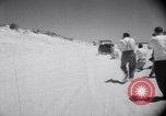 Standbild Sand-hobeln auf Long Island beach Long Island New York USA, 1951, aus Sekunde 41 historischem Filmmaterial Videoclip 65675025746