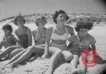 Standbild Sand-hobeln auf Long Island beach Long Island New York USA, 1951, aus Sekunde 46 historischem Filmmaterial Videoclip 65675025746