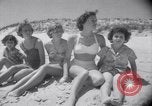 Standbild Sand-hobeln auf Long Island beach Long Island New York USA, 1951, aus Sekunde 47 historischem Filmmaterial Videoclip 65675025746