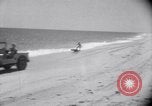 Standbild Sand-hobeln auf Long Island beach Long Island New York USA, 1951, aus Sekunde 48 historischem Filmmaterial Videoclip 65675025746