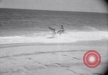 Standbild Sand-hobeln auf Long Island beach Long Island New York USA, 1951, aus Sekunde 49 historischem Filmmaterial Videoclip 65675025746