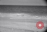 Standbild Sand-hobeln auf Long Island beach Long Island New York USA, 1951, aus Sekunde 51 historischem Filmmaterial Videoclip 65675025746