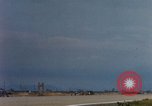 Standbild US Marine F-4s und ein A-4 Landung am Flugplatz Chu Lai Vietnam, 1967, aus Sekunde 8 historischem Filmmaterial Videoclip 65675025754