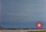 Standbild US Marine F-4s und ein A-4 Landung am Flugplatz Chu Lai Vietnam, 1967, aus Sekunde 14 historischem Filmmaterial Videoclip 65675025754