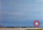 Standbild US Marine F-4s und ein A-4 Landung am Flugplatz Chu Lai Vietnam, 1967, aus Sekunde 21 historischem Filmmaterial Videoclip 65675025754