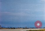Standbild US Marine F-4s und ein A-4 Landung am Flugplatz Chu Lai Vietnam, 1967, aus Sekunde 26 historischem Filmmaterial Videoclip 65675025754