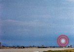 Standbild US Marine F-4s und ein A-4 Landung am Flugplatz Chu Lai Vietnam, 1967, aus Sekunde 28 historischem Filmmaterial Videoclip 65675025754