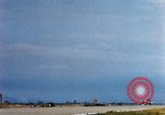 Standbild US Marine F-4s und ein A-4 Landung am Flugplatz Chu Lai Vietnam, 1967, aus Sekunde 30 historischem Filmmaterial Videoclip 65675025754