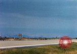 Standbild US Marine F-4s und ein A-4 Landung am Flugplatz Chu Lai Vietnam, 1967, aus Sekunde 38 historischem Filmmaterial Videoclip 65675025754