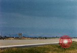 Standbild US Marine F-4s und ein A-4 Landung am Flugplatz Chu Lai Vietnam, 1967, aus Sekunde 47 historischem Filmmaterial Videoclip 65675025754