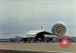Standbild US Marine F-4s und ein A-4 Landung am Flugplatz Chu Lai Vietnam, 1967, aus Sekunde 50 historischem Filmmaterial Videoclip 65675025754