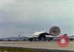 Standbild US Marine F-4s und ein A-4 Landung am Flugplatz Chu Lai Vietnam, 1967, aus Sekunde 51 historischem Filmmaterial Videoclip 65675025754