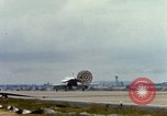 Standbild US Marine F-4s und ein A-4 Landung am Flugplatz Chu Lai Vietnam, 1967, aus Sekunde 54 historischem Filmmaterial Videoclip 65675025754