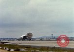 Standbild US Marine F-4s und ein A-4 Landung am Flugplatz Chu Lai Vietnam, 1967, aus Sekunde 55 historischem Filmmaterial Videoclip 65675025754