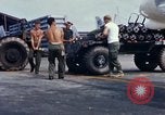 Standbild US-Marines arm F-4-Flugzeuge mit Bomben Chu Lai Vietnam, 1967, aus Sekunde 8 historischem Filmmaterial Videoclip 65675025755