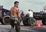 Standbild US-Marines arm F-4-Flugzeuge mit Bomben Chu Lai Vietnam, 1967, aus Sekunde 12 historischem Filmmaterial Videoclip 65675025755
