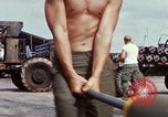 Standbild US-Marines arm F-4-Flugzeuge mit Bomben Chu Lai Vietnam, 1967, aus Sekunde 16 historischem Filmmaterial Videoclip 65675025755