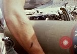 Standbild US-Marines arm F-4-Flugzeuge mit Bomben Chu Lai Vietnam, 1967, aus Sekunde 32 historischem Filmmaterial Videoclip 65675025755