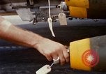 Standbild US-Marines arm F-4-Flugzeuge mit Bomben Chu Lai Vietnam, 1967, aus Sekunde 39 historischem Filmmaterial Videoclip 65675025755