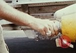 Standbild US-Marines arm F-4-Flugzeuge mit Bomben Chu Lai Vietnam, 1967, aus Sekunde 43 historischem Filmmaterial Videoclip 65675025755