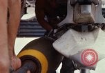 Standbild US-Marines arm F-4-Flugzeuge mit Bomben Chu Lai Vietnam, 1967, aus Sekunde 50 historischem Filmmaterial Videoclip 65675025755
