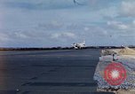 Standbild US Marine A-4E und F-4B Phantom II Jet Fighters Chu Lai Vietnam, 1967, aus Sekunde 5 historischem Filmmaterial Videoclip 65675025756
