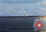 Standbild US Marine A-4E und F-4B Phantom II Jet Fighters Chu Lai Vietnam, 1967, aus Sekunde 6 historischem Filmmaterial Videoclip 65675025756
