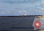 Standbild US Marine A-4E und F-4B Phantom II Jet Fighters Chu Lai Vietnam, 1967, aus Sekunde 7 historischem Filmmaterial Videoclip 65675025756