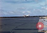 Standbild US Marine A-4E und F-4B Phantom II Jet Fighters Chu Lai Vietnam, 1967, aus Sekunde 8 historischem Filmmaterial Videoclip 65675025756