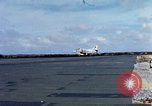 Standbild US Marine A-4E und F-4B Phantom II Jet Fighters Chu Lai Vietnam, 1967, aus Sekunde 9 historischem Filmmaterial Videoclip 65675025756