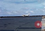 Standbild US Marine A-4E und F-4B Phantom II Jet Fighters Chu Lai Vietnam, 1967, aus Sekunde 10 historischem Filmmaterial Videoclip 65675025756