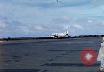 Standbild US Marine A-4E und F-4B Phantom II Jet Fighters Chu Lai Vietnam, 1967, aus Sekunde 11 historischem Filmmaterial Videoclip 65675025756