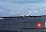 Standbild US Marine A-4E und F-4B Phantom II Jet Fighters Chu Lai Vietnam, 1967, aus Sekunde 12 historischem Filmmaterial Videoclip 65675025756