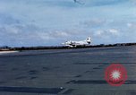 Standbild US Marine A-4E und F-4B Phantom II Jet Fighters Chu Lai Vietnam, 1967, aus Sekunde 13 historischem Filmmaterial Videoclip 65675025756