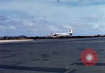 Standbild US Marine A-4E und F-4B Phantom II Jet Fighters Chu Lai Vietnam, 1967, aus Sekunde 17 historischem Filmmaterial Videoclip 65675025756