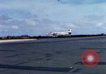 Standbild US Marine A-4E und F-4B Phantom II Jet Fighters Chu Lai Vietnam, 1967, aus Sekunde 18 historischem Filmmaterial Videoclip 65675025756