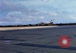 Standbild US Marine A-4E und F-4B Phantom II Jet Fighters Chu Lai Vietnam, 1967, aus Sekunde 24 historischem Filmmaterial Videoclip 65675025756