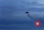 Standbild US Marine A-4E und F-4B Phantom II Jet Fighters Chu Lai Vietnam, 1967, aus Sekunde 29 historischem Filmmaterial Videoclip 65675025756