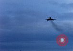 Standbild US Marine A-4E und F-4B Phantom II Jet Fighters Chu Lai Vietnam, 1967, aus Sekunde 31 historischem Filmmaterial Videoclip 65675025756