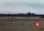 Standbild US Marine A-4E und F-4B Phantom II Jet Fighters Chu Lai Vietnam, 1967, aus Sekunde 39 historischem Filmmaterial Videoclip 65675025756