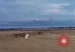 Standbild US Marine A-4E und F-4B Phantom II Jet Fighters Chu Lai Vietnam, 1967, aus Sekunde 46 historischem Filmmaterial Videoclip 65675025756