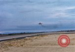 Standbild US Marine A-4E und F-4B Phantom II Jet Fighters Chu Lai Vietnam, 1967, aus Sekunde 55 historischem Filmmaterial Videoclip 65675025756