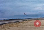 Standbild US Marine A-4E und F-4B Phantom II Jet Fighters Chu Lai Vietnam, 1967, aus Sekunde 56 historischem Filmmaterial Videoclip 65675025756