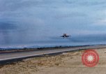 Standbild US Marine A-4E und F-4B Phantom II Jet Fighters Chu Lai Vietnam, 1967, aus Sekunde 57 historischem Filmmaterial Videoclip 65675025756