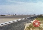 Immagine di Marine Corps A-4 e F-4 velivolo durante il funzionamento Chu Lai Vietnam, 1967, secondo 12 filmato di repertorio 65675025757