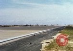 Immagine di Marine Corps A-4 e F-4 velivolo durante il funzionamento Chu Lai Vietnam, 1967, secondo 14 filmato di repertorio 65675025757