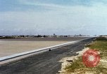 Immagine di Marine Corps A-4 e F-4 velivolo durante il funzionamento Chu Lai Vietnam, 1967, secondo 17 filmato di repertorio 65675025757